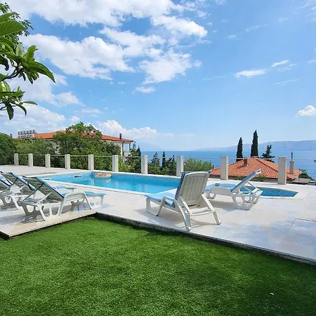 Apartman Sa Privatnim Bazenom