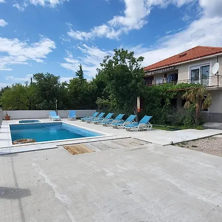 Apartman Sa Privatnim Bazenom *